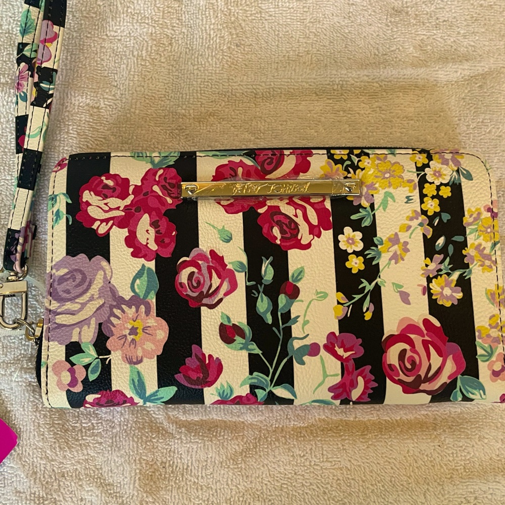 Betsey Johnson Zipper Wallet